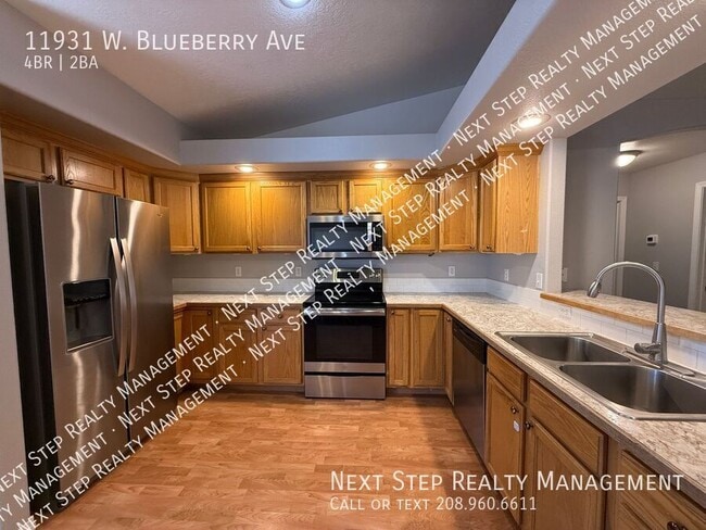 Building Photo - 11931 W Blueberry Ave