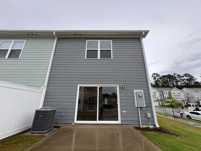 Building Photo - Stunning 3BD, 3BA End Unit Raleigh Townhome on a Corner Lot with High End Features in an HOA Comm...