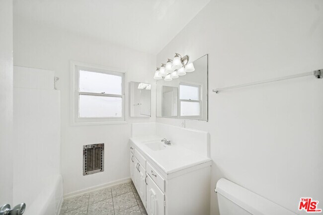 Building Photo - 5307 Vantage Ave