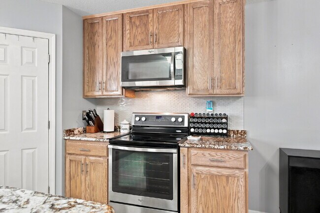 Building Photo - "Charming Pet Friendly 4-Bed Oasis in South Crestview with $500.00 Off First Full Months Rent!"