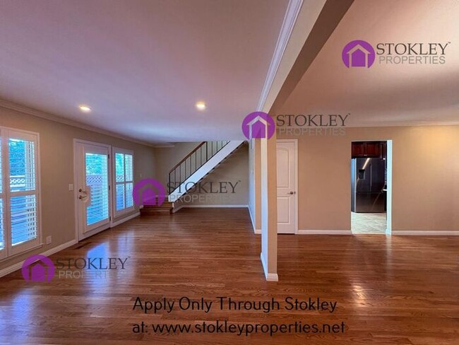 Building Photo - 323 Thistle Cir