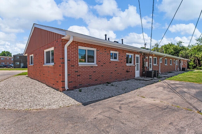 Building Photo - 3892 Brittany Cir