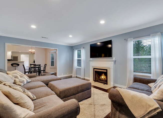 Building Photo - 4242 Van Nuys Blvd