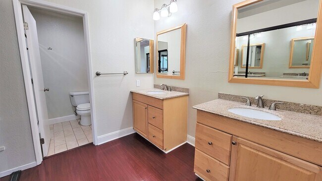Building Photo - 37168 Meadowbrook Common, Unit 105