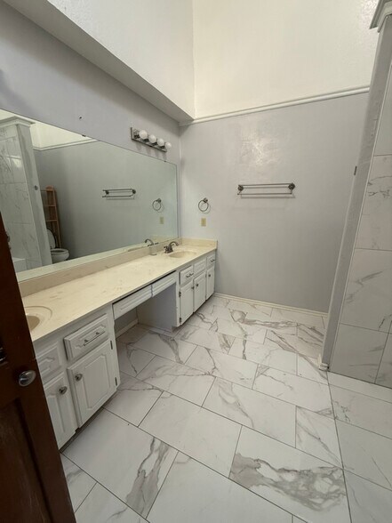 Building Photo - 11301 Windmill Pl