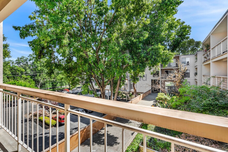 Building Photo - 310 N Civic Dr