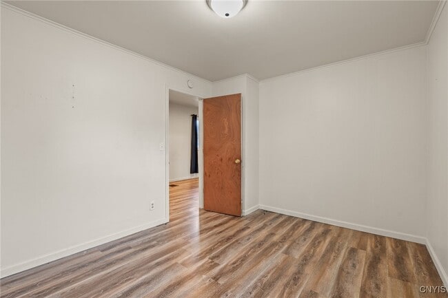 Building Photo - 1522 Valley Dr