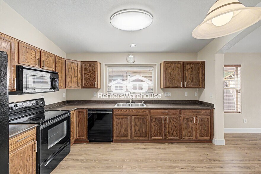 Building Photo - 29169 N Rosewood Dr
