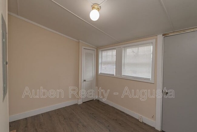 Building Photo - 151 Curry St