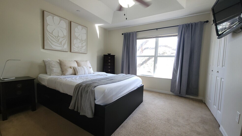 This bedroom has a queen sized bed in the large primary suite with an ensuite bathroom! - 4408 Tuscan Loon Dr