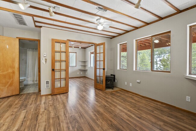 Building Photo - 8892 Martin Ln