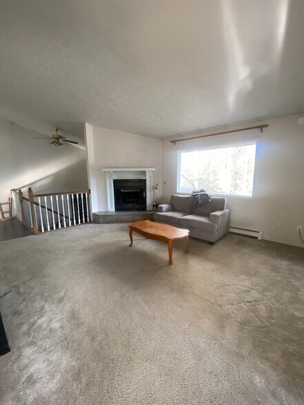 Building Photo - 10040 Gebhart Dr