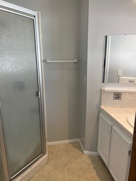 Building Photo - 4190 Lincoln Ave