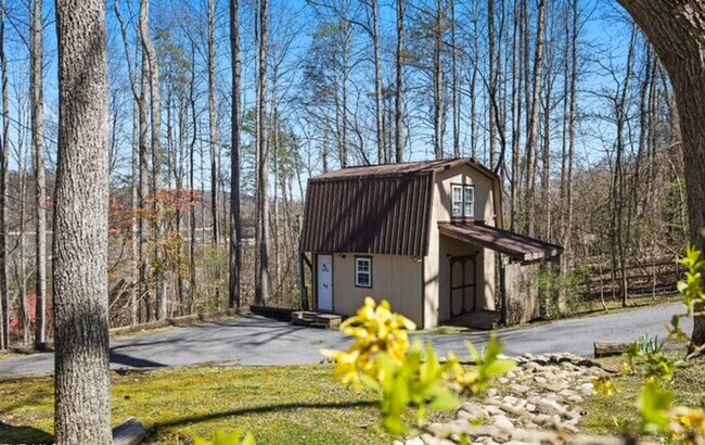 Building Photo - Lake View Rental in Gray