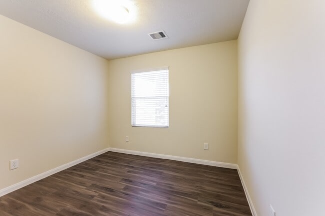 Building Photo - 10931 Myrtle Oak St