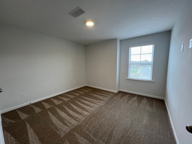 Building Photo - 967 Horse Mountain Rd