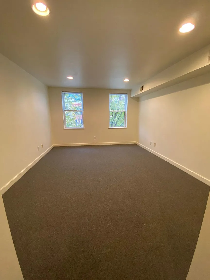 Building Photo - 702 N 2nd St