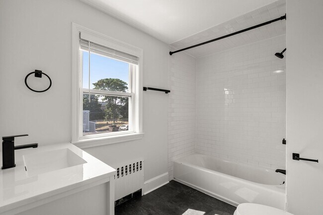 Building Photo - 45 Henshaw St