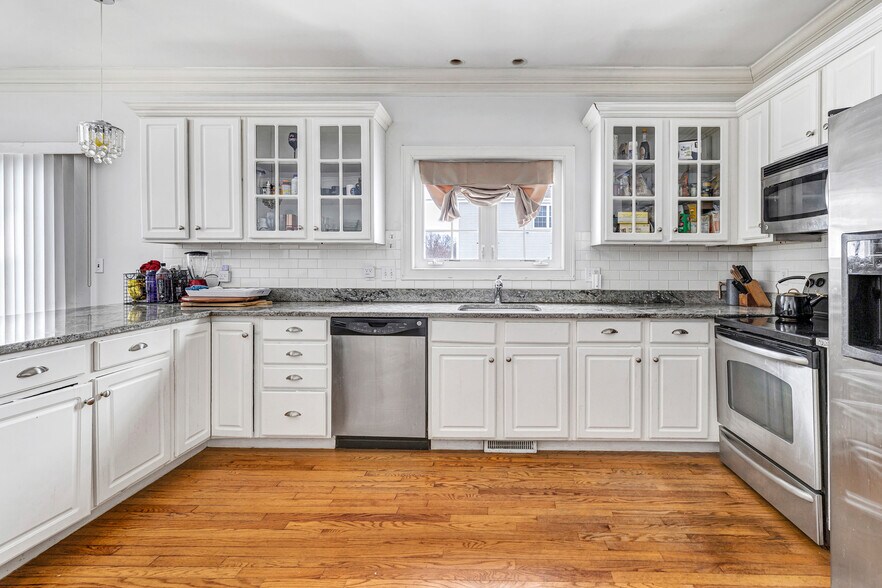 Building Photo - 240 Highland Ave