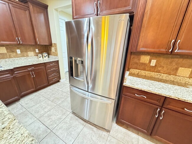 Building Photo - Spacious 4 Bedroom Home with Private Pool!