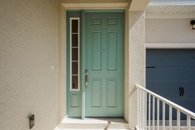 Building Photo - "Spacious 4-Bedroom Gem with 3 Full Baths in Charming Winter Garden!"