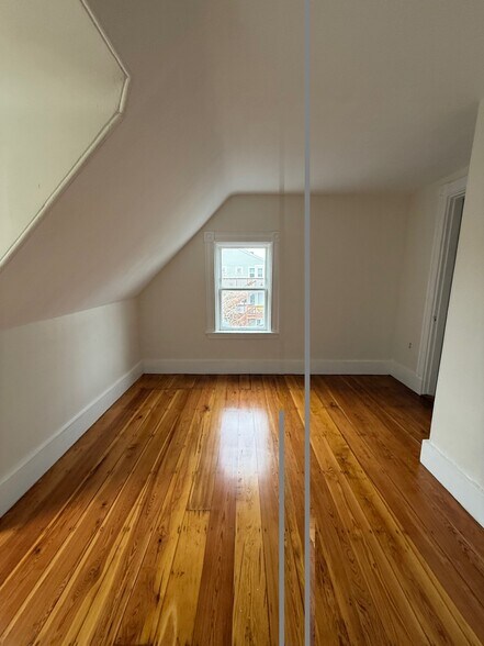 Building Photo - 5 Alcott St