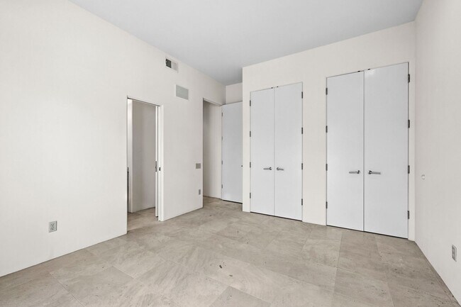 Building Photo - 2700 Barnson Pl