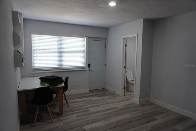 Building Photo - 2326 S Peninsula Dr