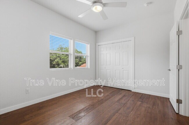 Building Photo - 216 E Fest St