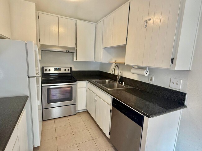 Building Photo - CAMPBELL - Downstairs unit in desirable location