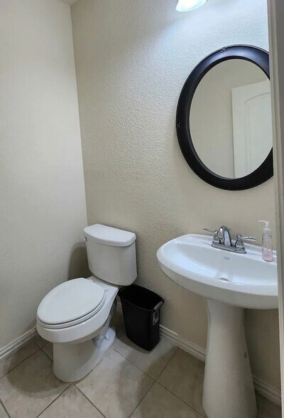 Building Photo - 4816 Bridgewater St