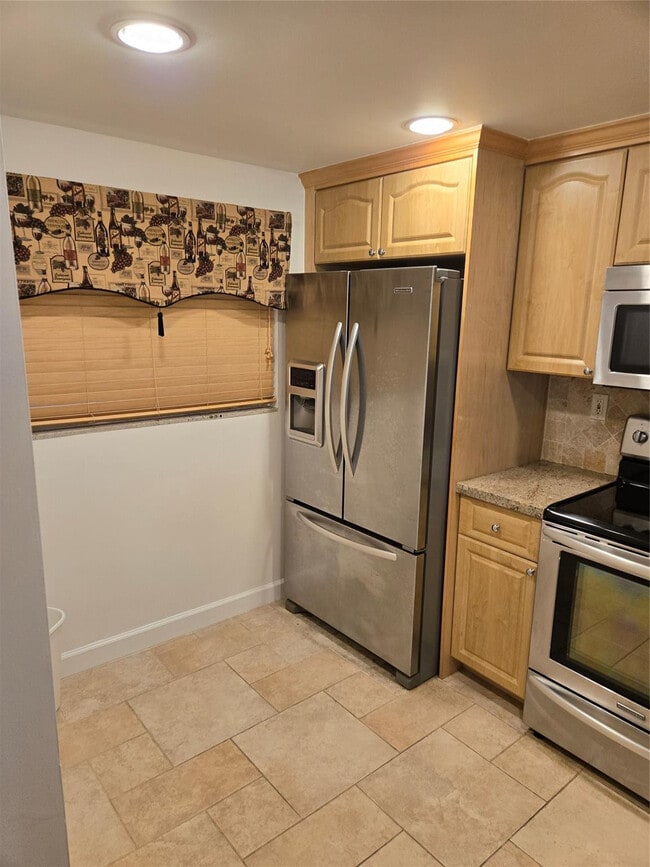 Building Photo - 9531 Seagrape Dr