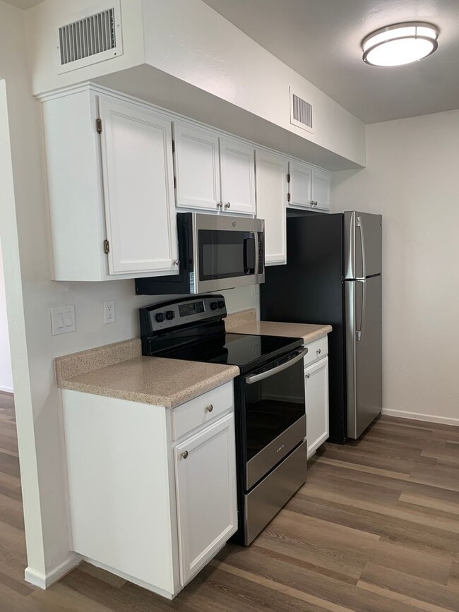 Building Photo - 336 E Limberlost-1