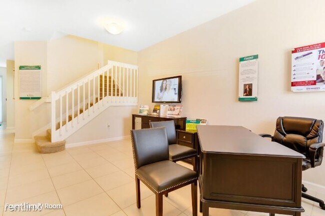 Building Photo - 2 br, 2.5 bath Townhome - 150 S Pine Islan...