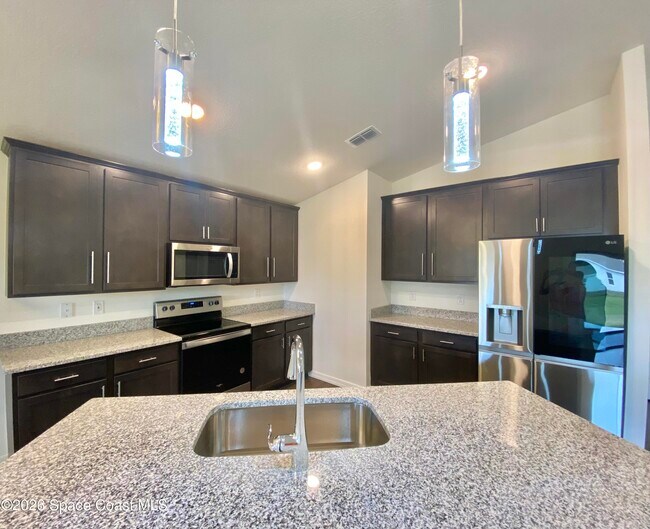 Building Photo - 1210 Dania Cir