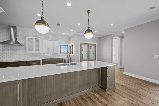 Building Photo - 3505 Harbor Dr
