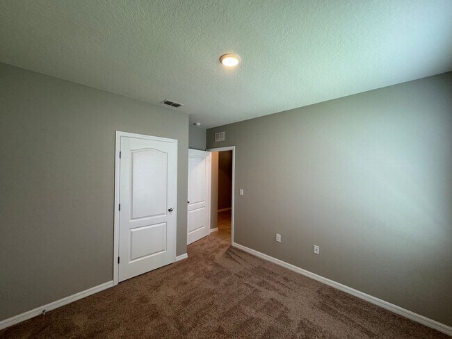 Building Photo - Beautiful 4 BR / 2 BA Home in Winter Haven!