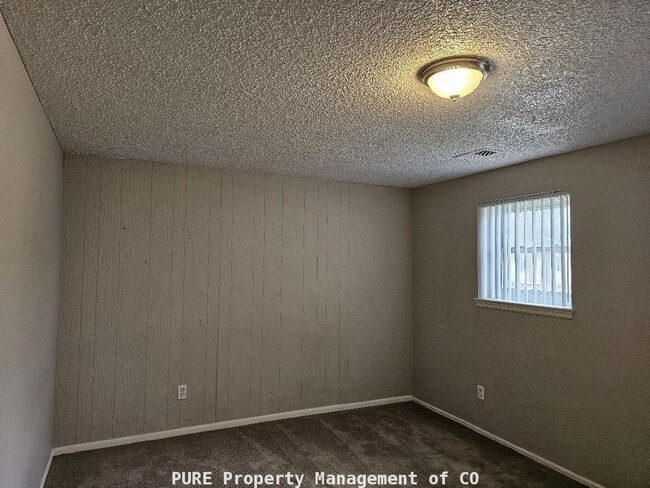 Building Photo - Tri-level home with central air and 1-car garage