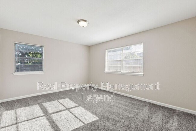 Building Photo - 7009 Corona Dr