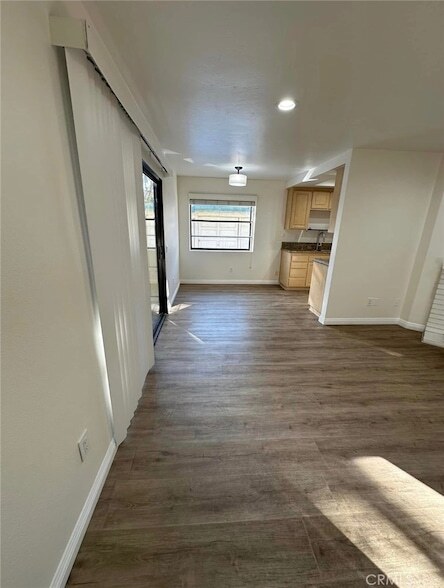 Building Photo - 139 S Poplar Ave