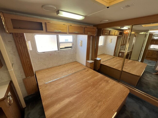 Building Photo - One Bedroom Trailer in Deer Valley - All u...