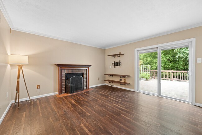 Building Photo - 5562 Sponseller Ct