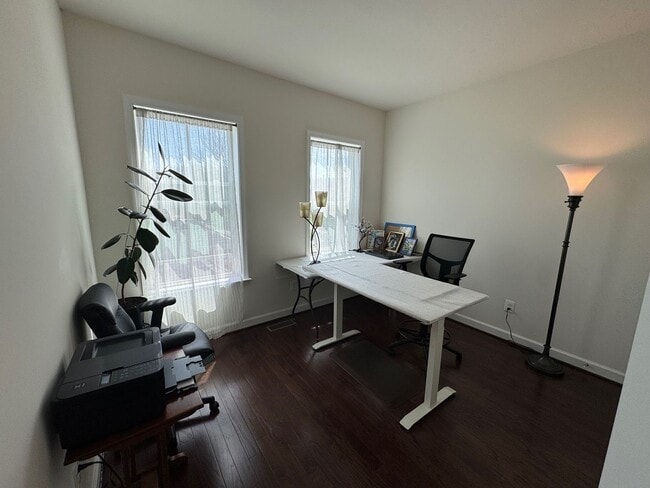 Building Photo - Preston Lake Townhouse