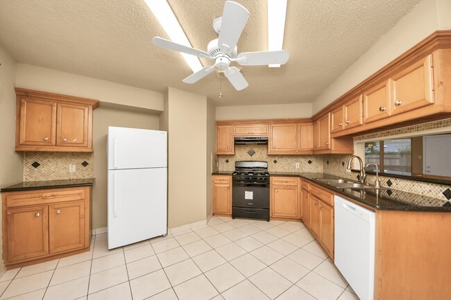 Building Photo - 10711 Forest Leaf Dr