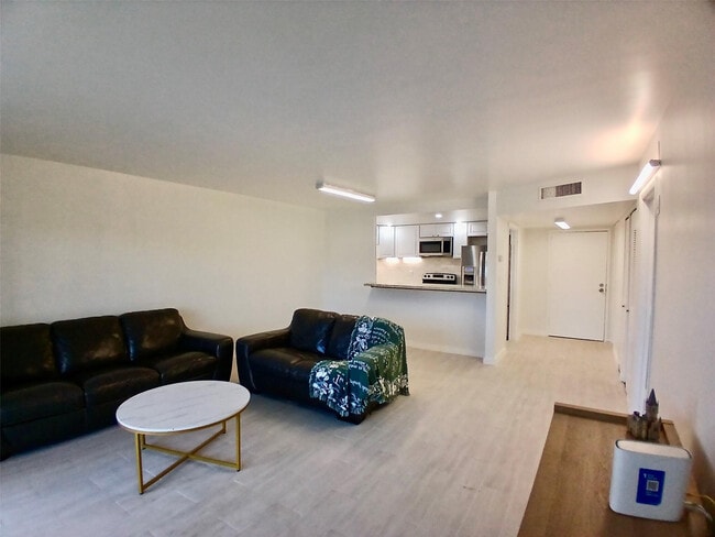 Building Photo - 4164 Inverrary Dr