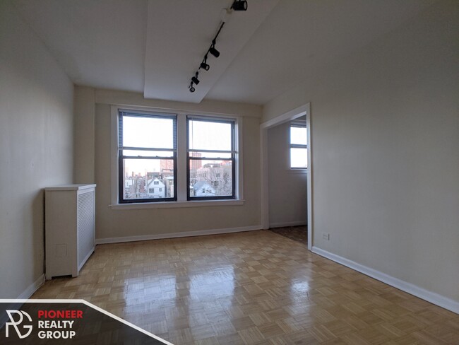 Building Photo - 737 W Belmont Ave