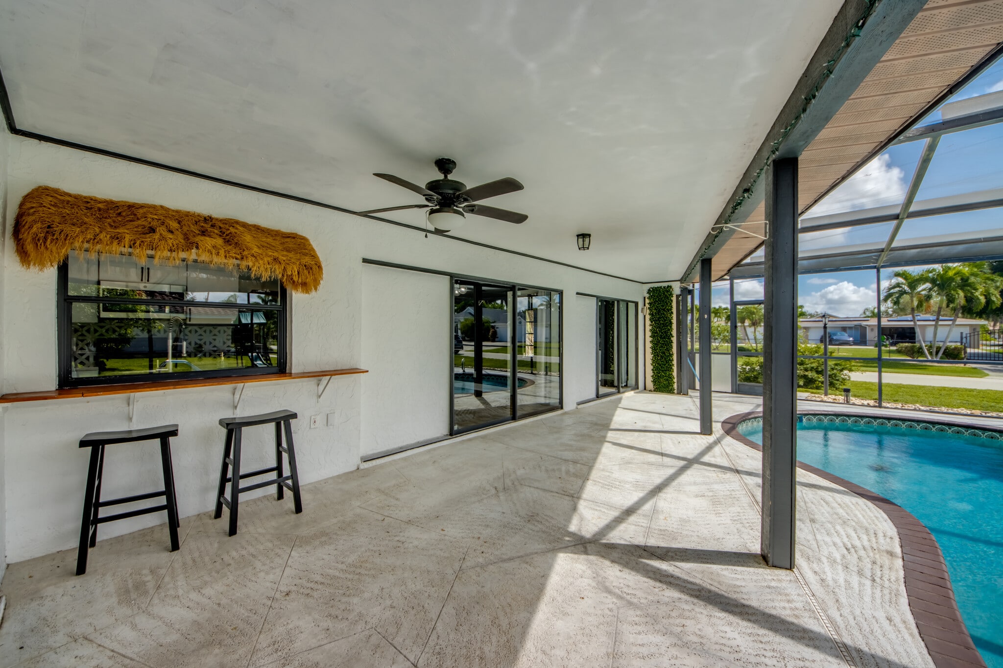 Tiki top bar with pass thru access from the kitchen. - 2316 Everest Pky