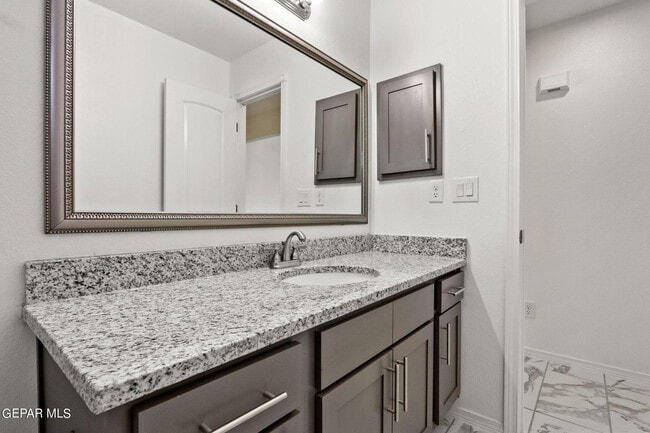 Building Photo - 2833 Maria Casas St