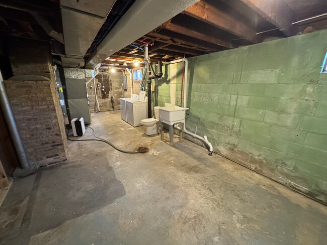 Basement - 937 Clarence Ct