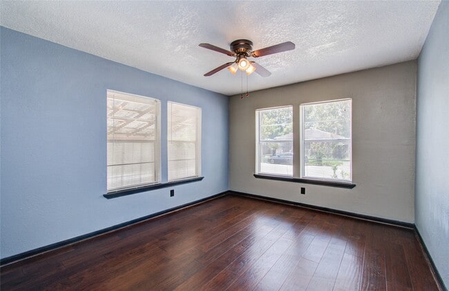 Building Photo - 5319 Bell St